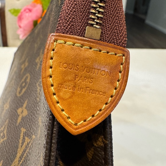 Authentic Louis Vuitton Toilettery pouch - Picture 7 of 16